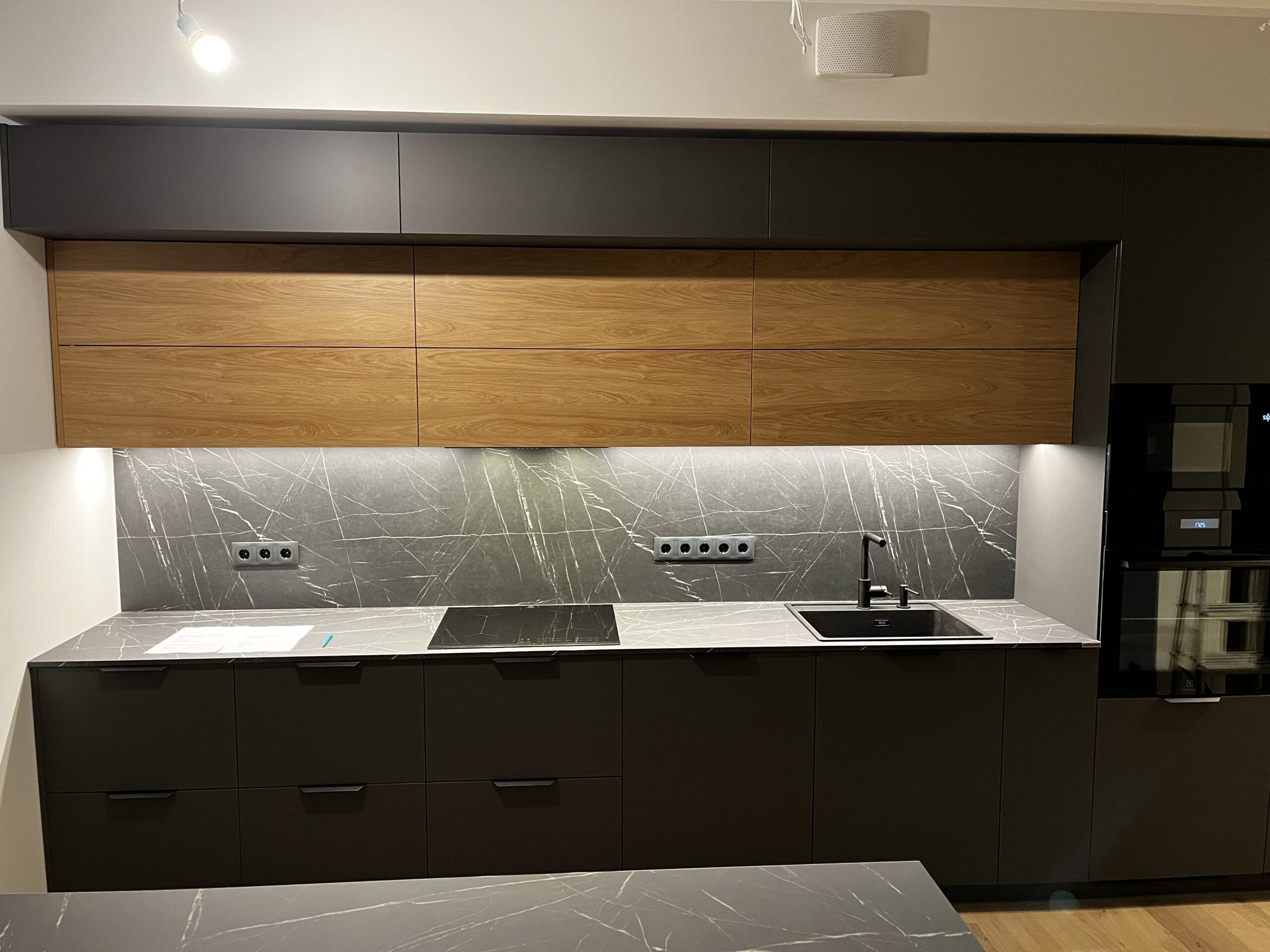 Paigaldatud köögimööbel